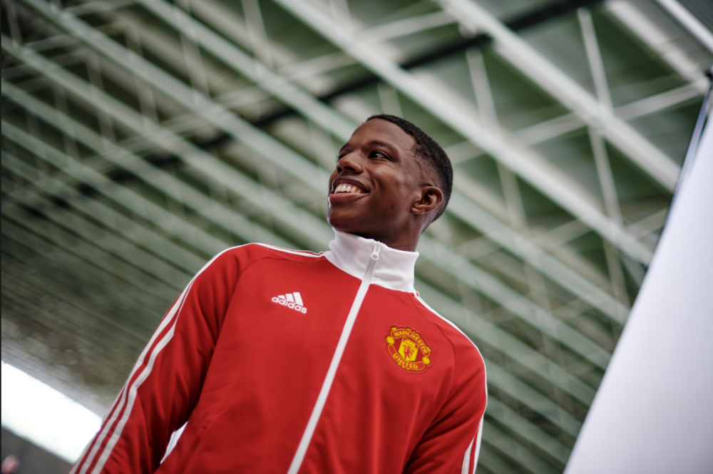 关于今晚里昂调整名单以备荷甲；复出首秀环节打磨；话题不断；更衣室氛围转暖的信息