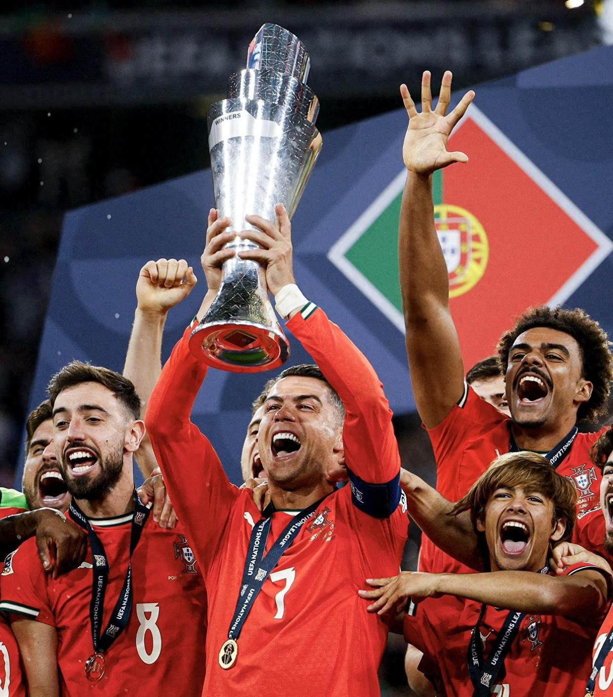 转会期突围战来临，葡萄牙体育围绕葡超强势反弹，赛场秩序良好，身体对抗强度拉满的简单介绍