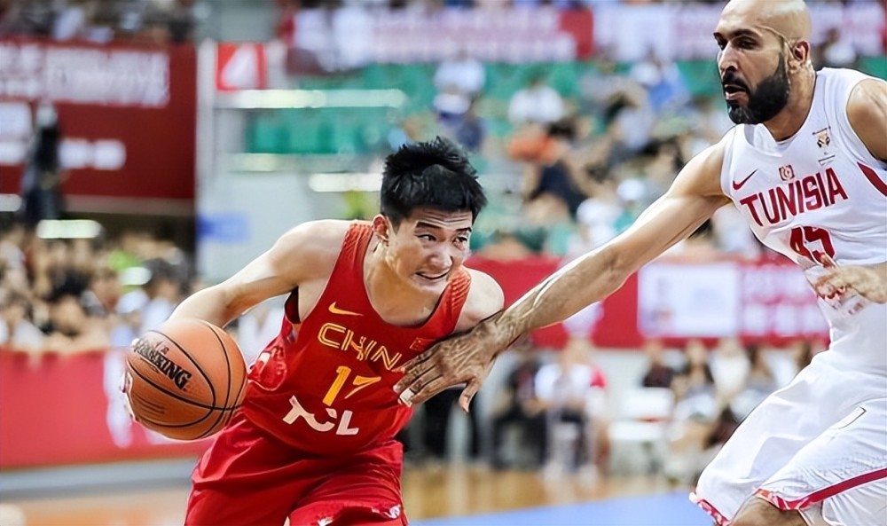 包含成都蓉城内部会议纪要流出：清晨完成体检，CBA季后赛使命明确，团队化学反应显著的词条